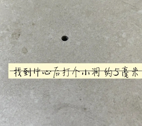 铁西瓷砖空鼓维修公司专业解答在瓷砖铺贴过程中，如果砂料搅拌不均匀，将会带来以下问题