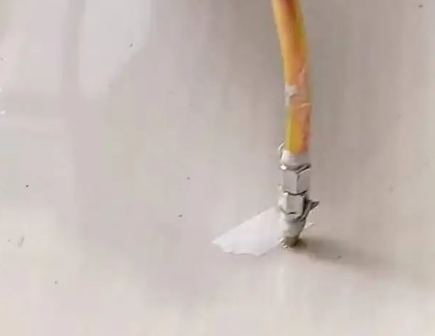 铁西瓷砖空鼓维修公司专业解答在瓷砖铺贴过程中，如果使用的砂料过粗（如全部使用了粗砂），可能会导致以下问题