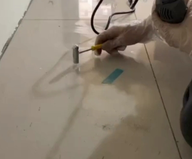 铁西瓷砖开裂维修公司专业分享瓷砖在铺贴前如果没有沥干水分，将会导致以下问题